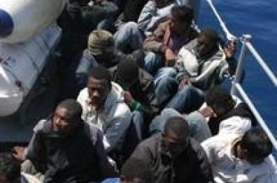 Migranti: 360 naufraghi ospitati 
nel nuovo «hotspot» di Taranto