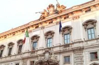 Escort, la Consulta salva legge Merlin, legali a Bari: «Ora intervenga legislatore»