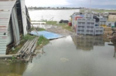Margherita di Savoia «Arenili sott’acqua e sindaco gioca a golf...»