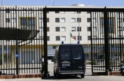 Lecce, associazione mafiosa dedita a spaccio, armi e gioco d'azzardo: 69 arresti