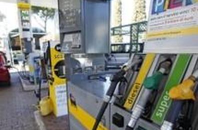Rapine nei distributori di carburante 
arrestati 2 fratelli di Bari