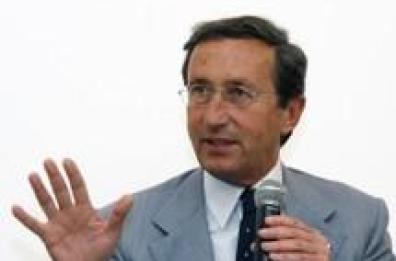 Fini,da immaturi attaccare capo di Stato