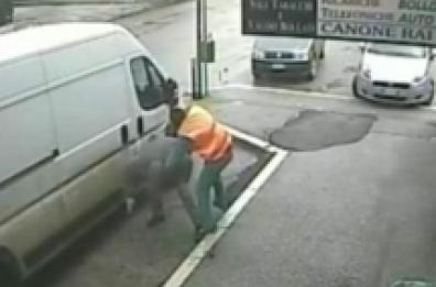 Filmati mentre rapinano furgone 