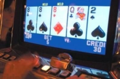 Falsa cieca giocava a videopoker Denunciata all'Inps 