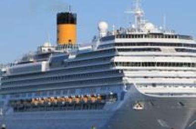 Coronavirus, Costa Favolosa a Taranto: l'equipaggio è in quarantena. Melucci: nessuno sbarco