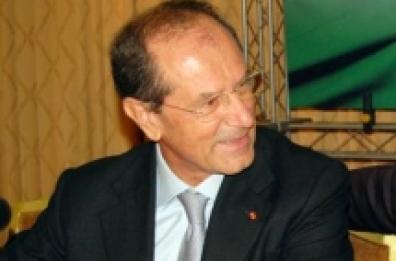 Intervista a Schittulli «Ridurre le Province e i benefit ai deputati»