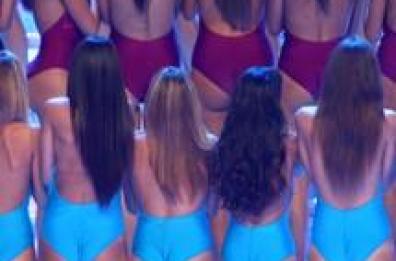 A 16 anni vince concorso miss 'lato B'