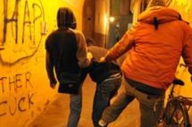 Bari, minaccia professore e aggredisce compagni: avviso orale per uno studente Bari, minaccia professore e aggredisce compagni: avviso orale per uno studente