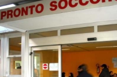 Infermiere colpito al volto con una bottiglia nel Tarantino. Asl: atto da condannare