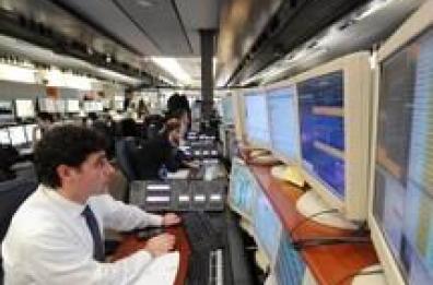 Borsa Milano: +3%, Unicredit vola a +12%