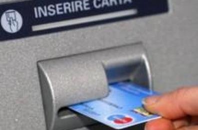 Ostuni, preleva i soldi dal bancomat e simula il furto: denunciato dai Cc