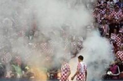 Fumogeni allo stadio
denunciati 4 ultras