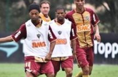 Brasile: 1/o gol di Dinho con l'Atletico