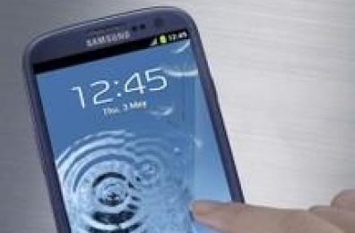 Si finge carabiniere per vendere cellulare fantasma