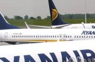 Zecche su volo Ryanair, fermato aereo
