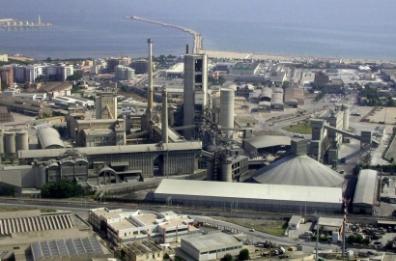 «Giallo» a Barletta
Una nube dalla cementeria?