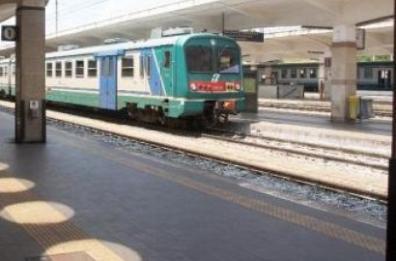 Rapinano un giovane
alla stazione: 2 arresti
