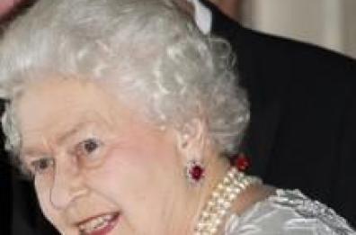 Gb: regina a messa natale Sandringham