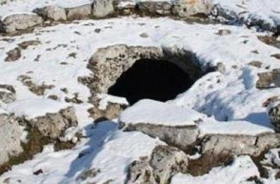 Taranto, rinvenuta tomba a camera nel cantiere dell'Asl