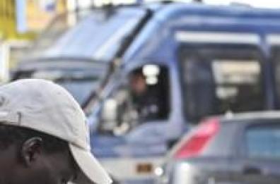 Rissa a coltellate 
feriti tre immigrati
