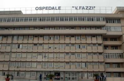 Scivola sui rifiuti, una 62enne si frattura un braccio