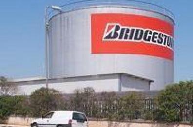 Bridgestone, no all'accordo
sindacale: s'incatenano operai