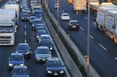 Bari, tafferugli sulla SS 16 tra tifosi biancorossi e bresciani diretti a Lecce