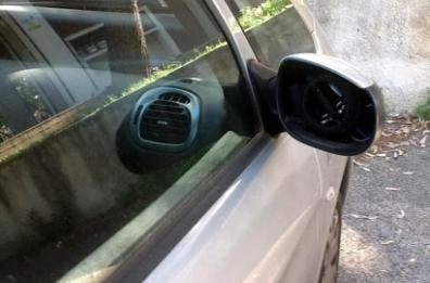 Taranto, fermata coppia specializzata nelle «truffe dello specchietto»: foglio di via per tre anni Taranto, fermata coppia specializzata nelle «truffe dello specchietto»: foglio di via per tre anni