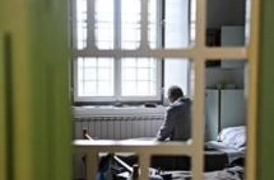Foggia, detenuto chiama dalla cella cc per lamentarsi dei sanitari: sequestrati 2 minicell