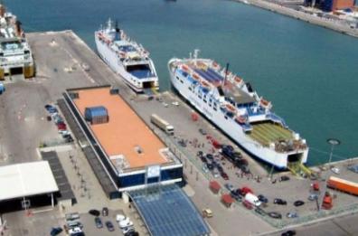 Bari, forte vento fa chiudere il porto: 3 navi bloccate a largo