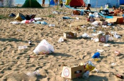 Stop plastica nei lidi in Puglia, ordinanza resta valida: sospesa sentenza Tar

