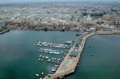 Molfetta, dopo 6 anni e un processo con 28 assoluzioni, riprendono i lavori al Porto