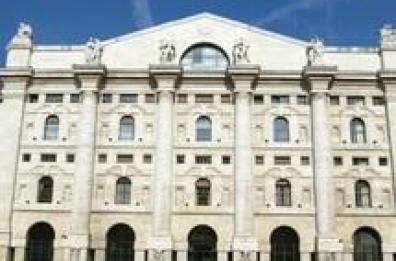 Borsa Milano cresce con banche e Draghi
