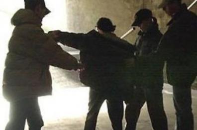 Bari, rapina cellulare a giovane e chiede soldi per restituirlo: arrestato 17enne albanese 