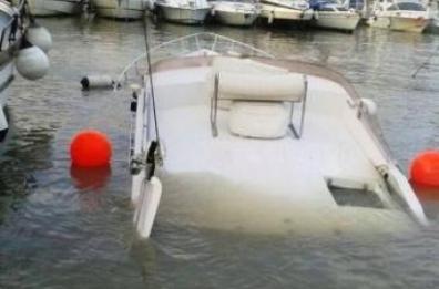Trani, barca affondata nella darsena: Comune pagherà i danni