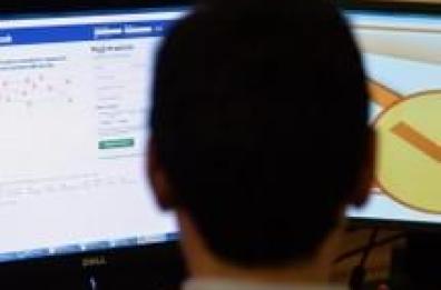 Ricatto social a dirigente pubblico
arrestati coniugi a Potenza
«Paga o le tue foto vanno on line»