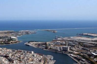 Fuga di idrogeno su una nave
 scatta emergenza nessun pericolo