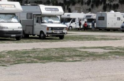 Monopoli, caos di irlandesi
in un camping: uno picchia
poliziotto e finisce in cella