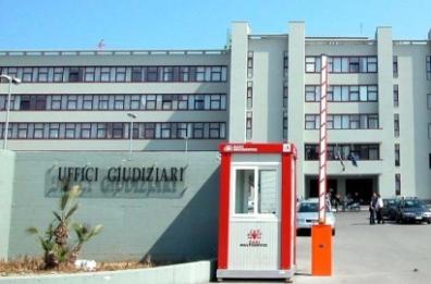 Bomba in bar a Ceglie
un avvertimento al clan