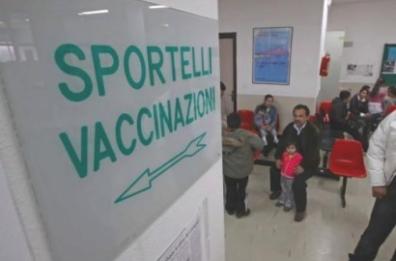 Vaccini, la carica dei maturandi salentini: domani somministrazioni a 2mila studenti