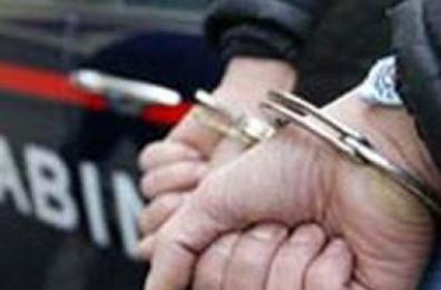 Scanzano Jonico, aggredisce padre e sorella: arrestato 39enne violento