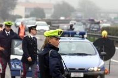 Torturano e rapinano
connazionale a Martina
fermati 3 romeni Torturano e rapinano
connazionale a Martina
fermati 3 romeni