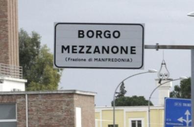 Un incendio a Borgo Mezzanone distrugge otto baracche