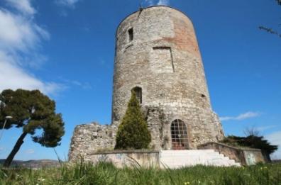Potenza, Torre Guevara tornerà visibile: sarà abbattuto edificio antistante  