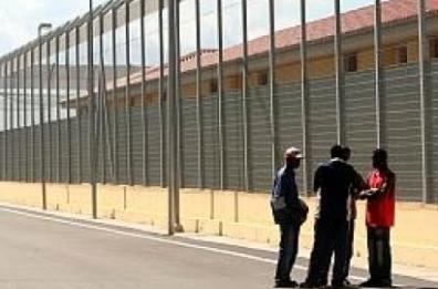 Foggia, nigeriano pretende 50 euro
da direttore Cara e aggredisce Cc