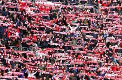 Fumogeni in campo
5 Daspo a biancorossi