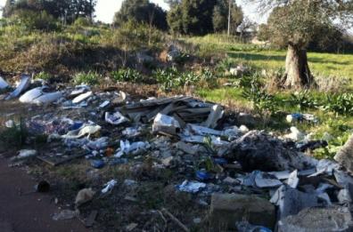 Monopoli, smaltimento illecito rifiuti: 4 persone nei guai 