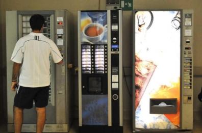 Nardò, esplode distributore di bevande: grave operaio 23enne