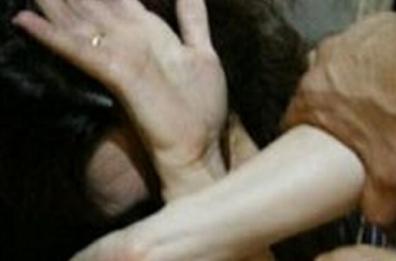 Bari, calci a donna incinta per punire pusher: chieste 9 condanne