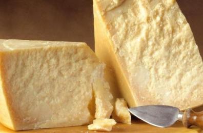 Torremaggiore, scarto di parmigiano venduto come Reggiano dop: sequestri e denunce